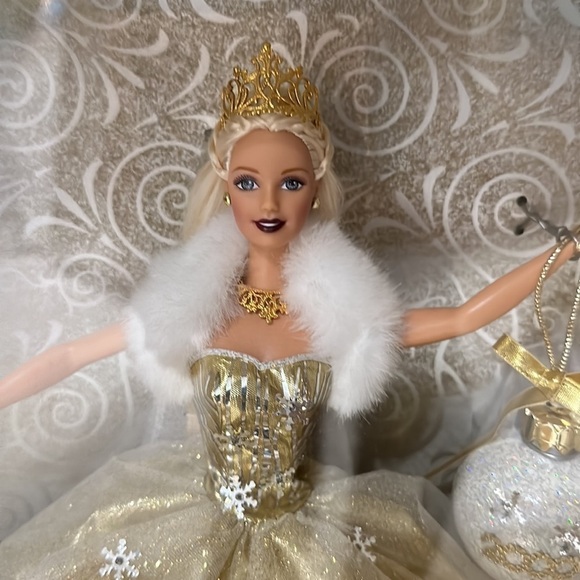 Cinderella Celebration 2000 Edition Barbie - Picture 6 of 9